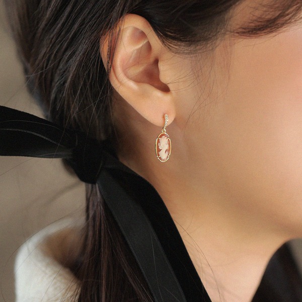 ㆍDesigned by Namheeㆍ Cognac Diamond, Long Shell Cameo Phu Earrings 18K 꼬냑 다이아몬드, 롱 셸 카메오 푸 귀걸이