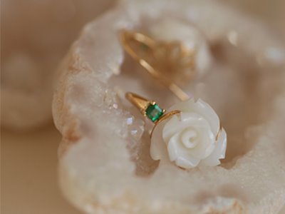 ㆍDesigned by Namheeㆍ Emerald, White Coral Creamy Earrings 18K 에메랄드, 백산호 크리미 귀걸이
