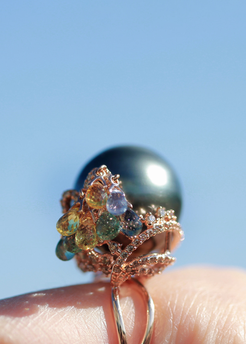 Fancy Sapphire, Cognac Diamond, Tahitian Black Pearl Rainbow Ring 18K 팬시 사파이어, 꼬냑 다이아몬드, 타히티 흑 진주 레인보우 반지