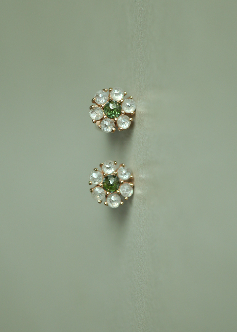 Gray Rough Diamond, Green Rough Diamond Esseriana Flower Earrings 18K 그레이 러프 다이아몬드, 그린 러프 다이아몬드 에세리아나 꽃 귀걸이