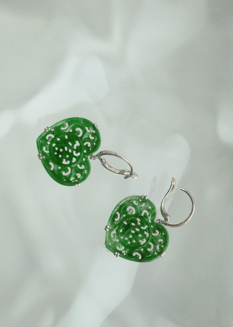 Melee Diamond, Pattern Heart Jade Earrings 18K 멜리 다이아몬드, 무늬 하트 비취 귀걸이