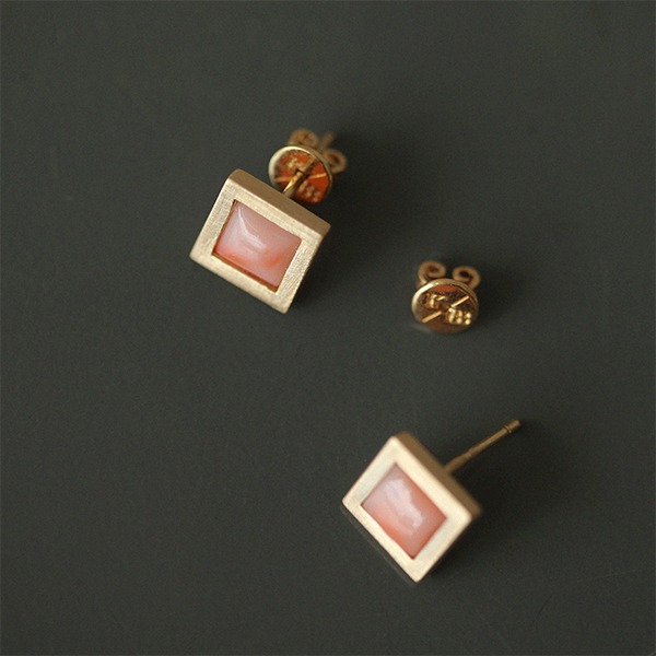 ㆍDesigned by Namheeㆍ Square Pink Coral Matte Earrings 18K 사각 핑크 산호 무광 귀걸이